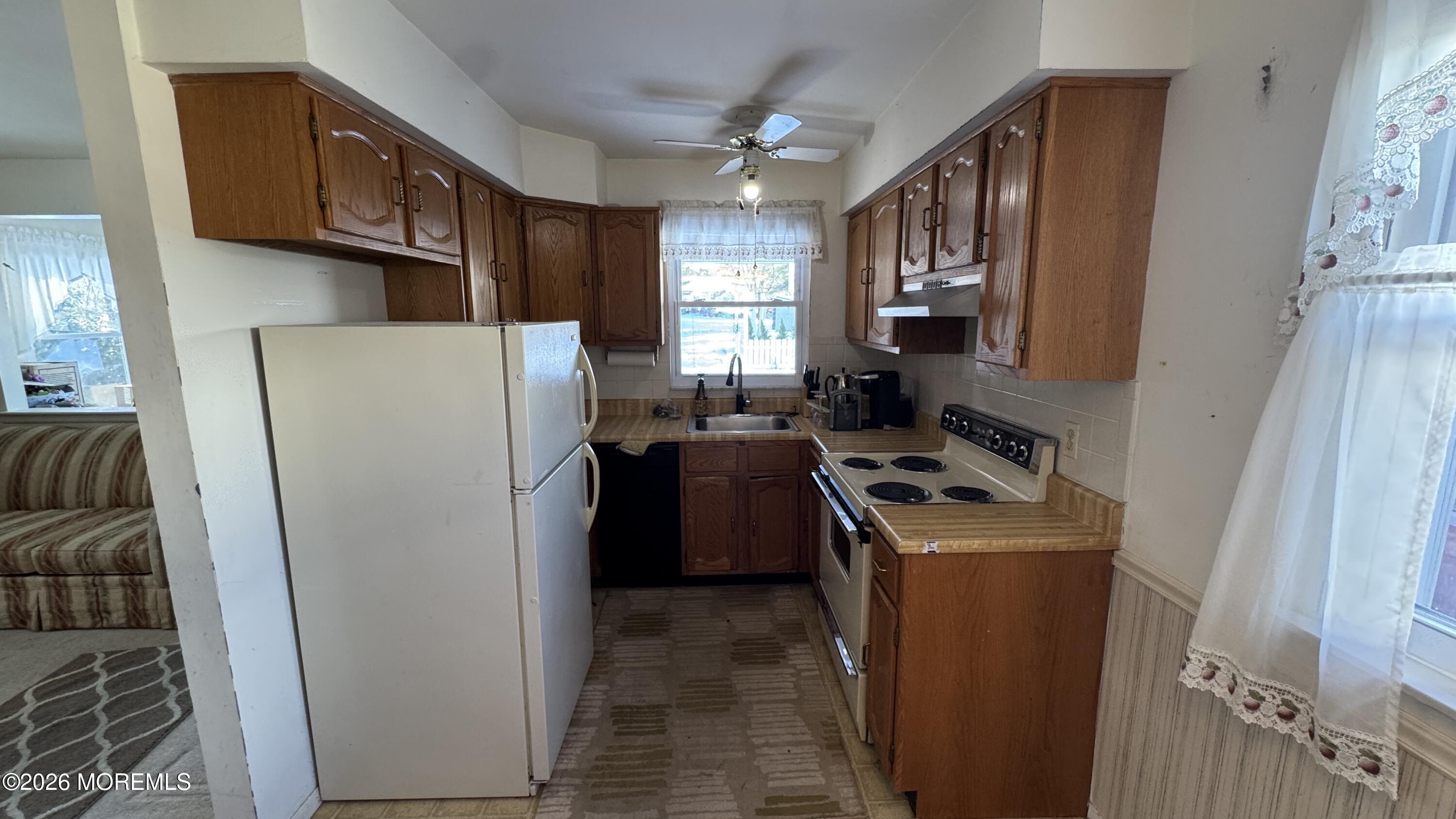 40A Stonybrook Road, Unit 62 Whiting, NJ 08759 - Photo 5 of 12 a view of a kitchen with fridge and washer