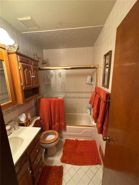 5366 Brownsville Road Pittsburgh, PA 15236 - Photo 14 of 20 a bathroom with a sink and toilet