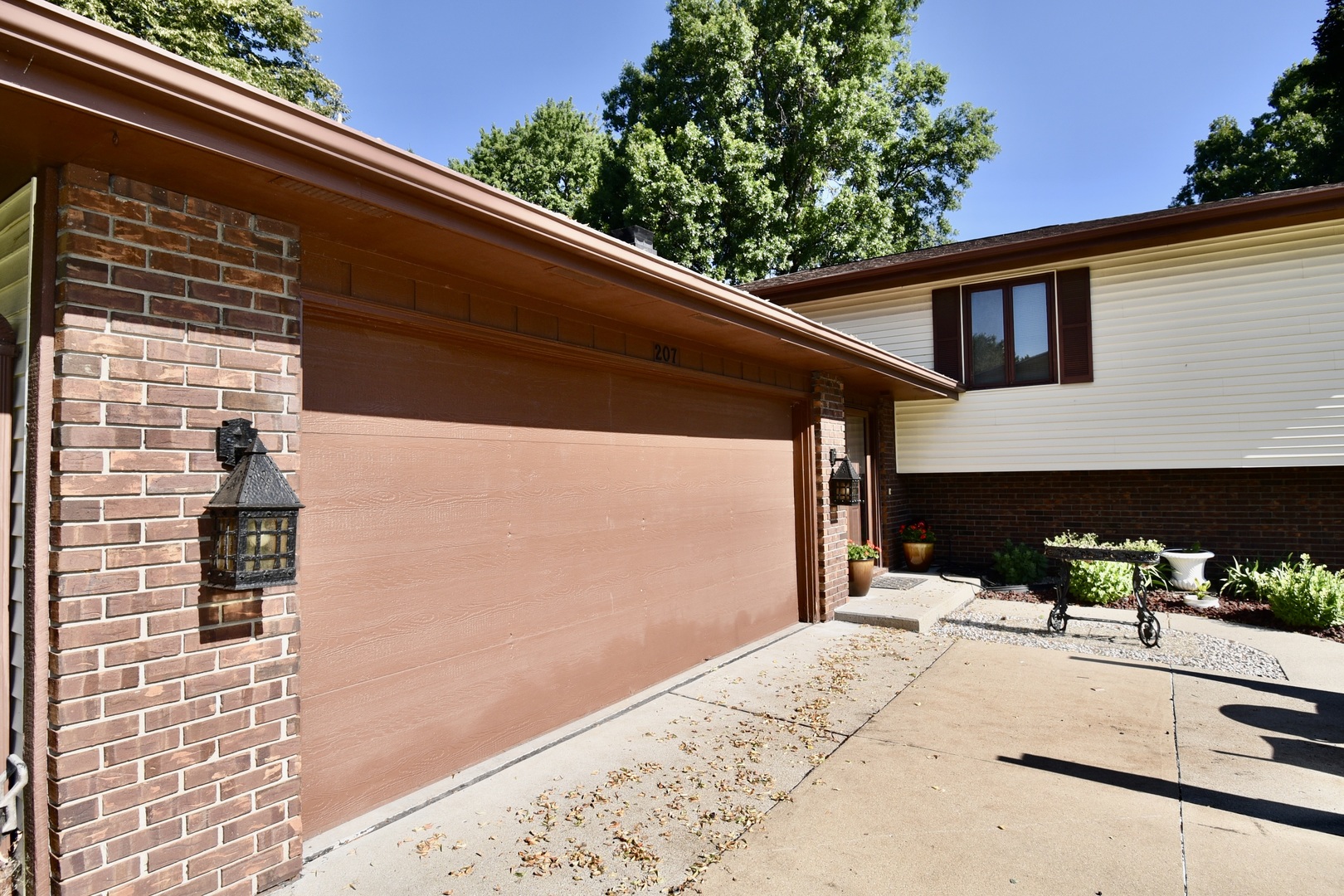 207 South Hershey Road Bloomington, IL 61704 - Photo 2 of 45