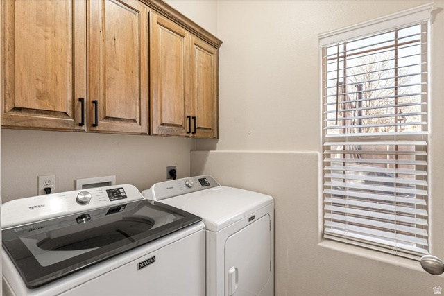 345 North 2450th Street East, Unit 152 St. George, UT 84790 - Photo 14 of 40 Laundry room with separate washer and dryer and cabinet space
