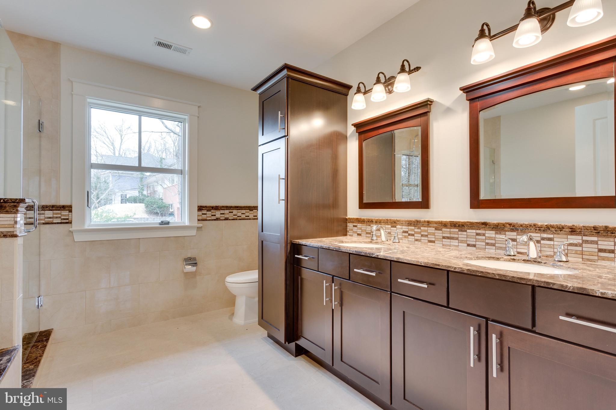 2541 Military Road Arlington, VA 22207 - Photo 16 of 30 Bath (Master)