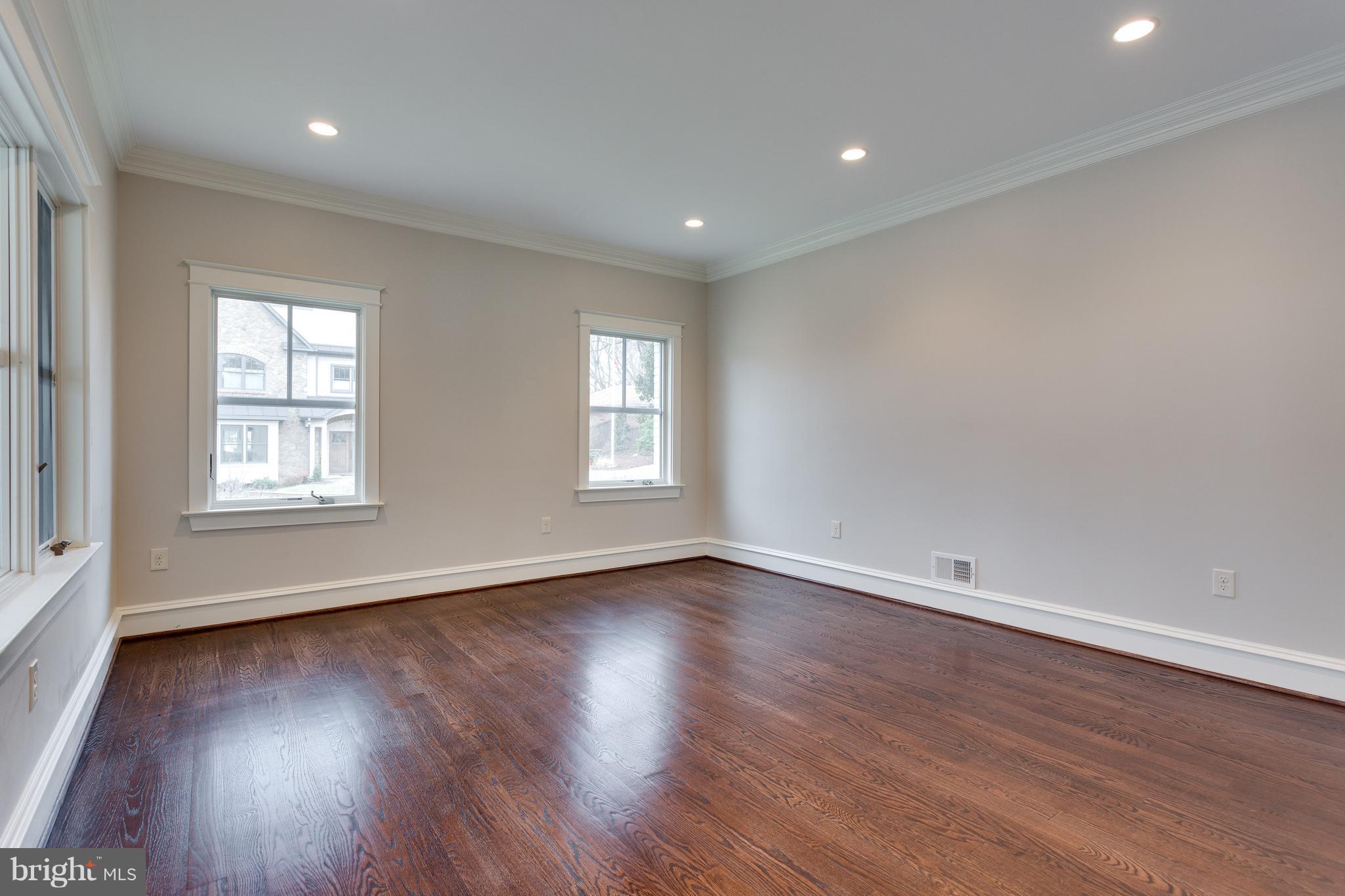 2541 Military Road Arlington, VA 22207 - Photo 3 of 30 Family Room