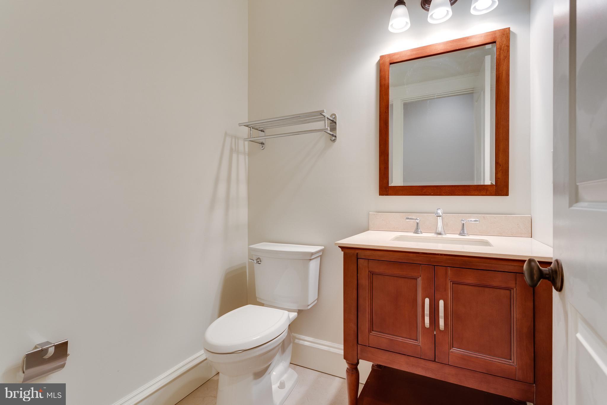 2541 Military Road Arlington, VA 22207 - Photo 4 of 30 Bath