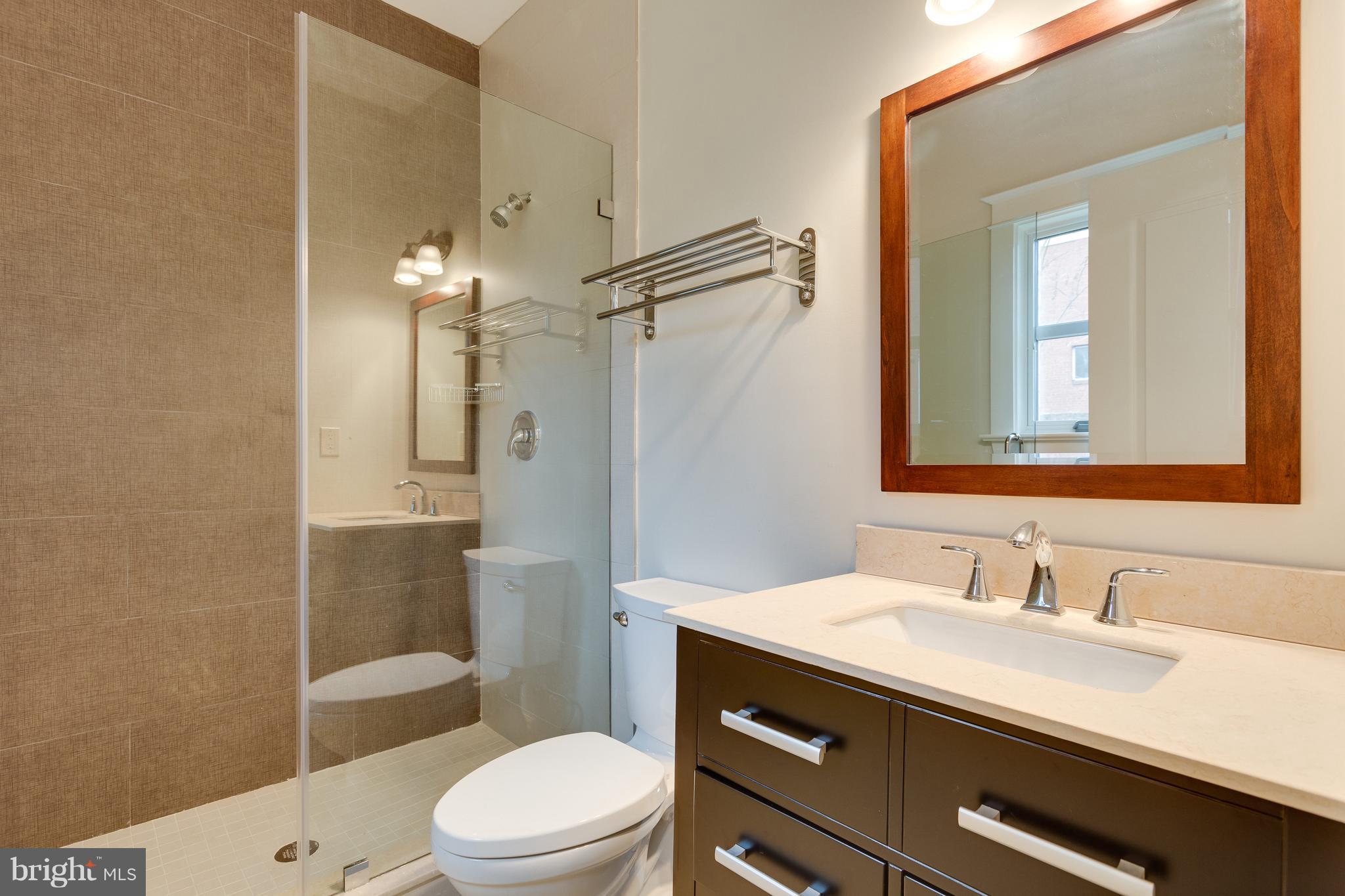 2541 Military Road Arlington, VA 22207 - Photo 6 of 30 Bath