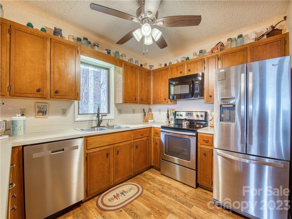 945 Brandywine Road Waynesville, NC 28786 - Photo 14 of 33 Gallery Image 14