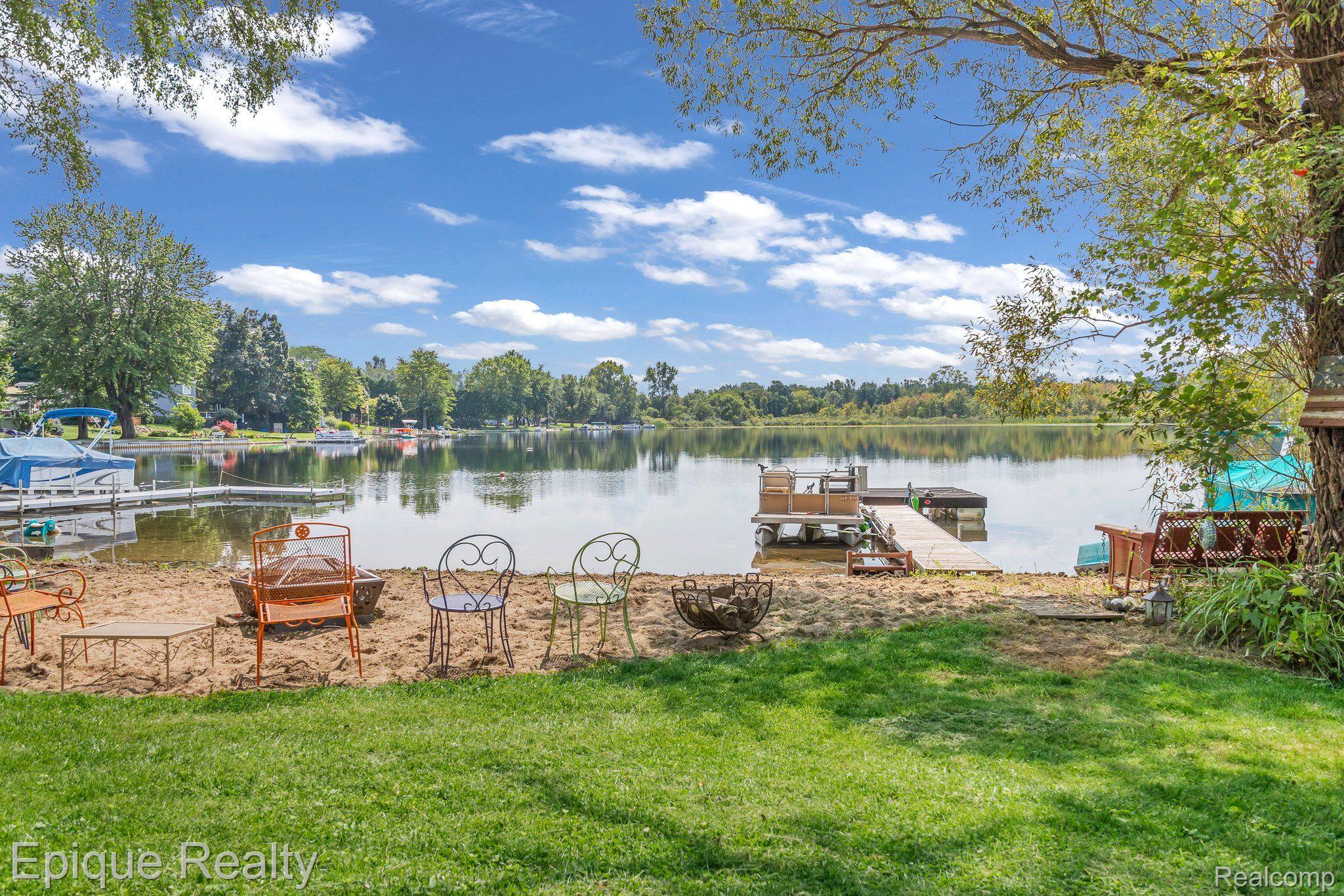 6818 Rink Drive Brighton, MI 48114 - Photo 2 of 27 Gallery Image 2