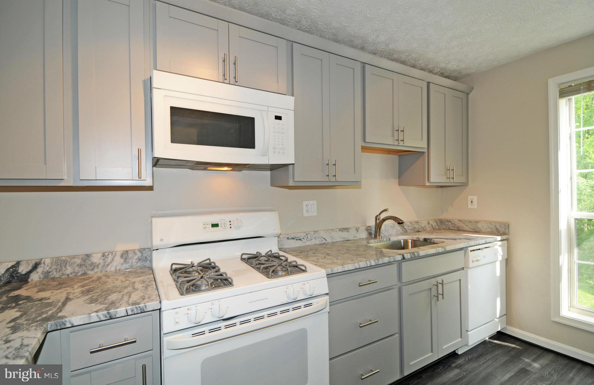 10125 Oakton Terrace Road, Unit 10125 Oakton, VA 22124 - Photo 5 of 30 NEW KITCHEN CABINETS AND MARBLE CTRS APRI L 2017
