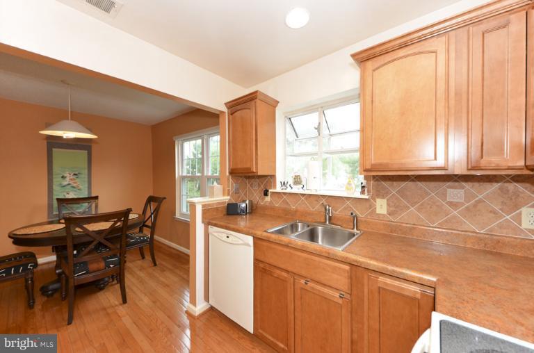 2450 Ridgehampton Court Reston, VA 20191 - Photo 12 of 24 Kitchen
