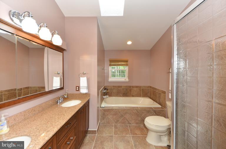 2450 Ridgehampton Court Reston, VA 20191 - Photo 13 of 24 Bath (Master)