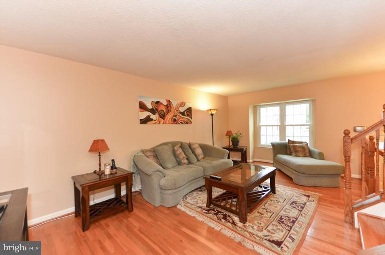 2450 Ridgehampton Court Reston, VA 20191 - Photo 16 of 24 Living Room
