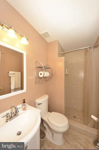 2450 Ridgehampton Court Reston, VA 20191 - Photo 23 of 24 Bath