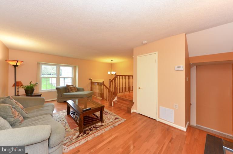 2450 Ridgehampton Court Reston, VA 20191 - Photo 4 of 24 Living Room