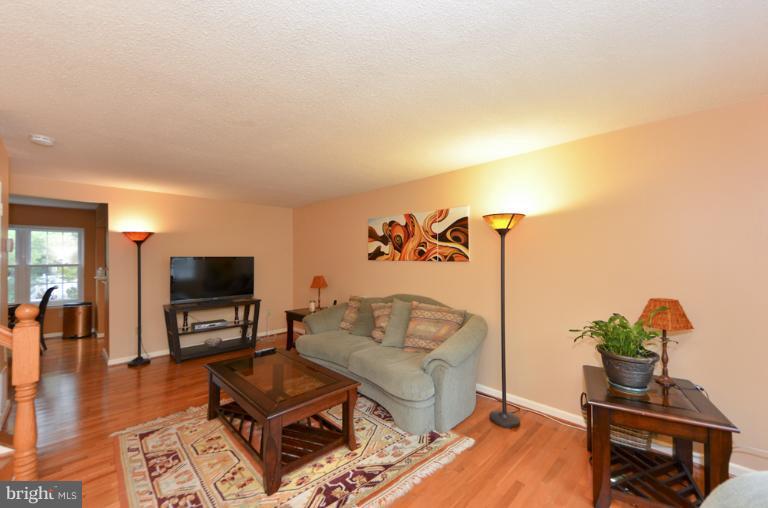 2450 Ridgehampton Court Reston, VA 20191 - Photo 10 of 24 Living Room