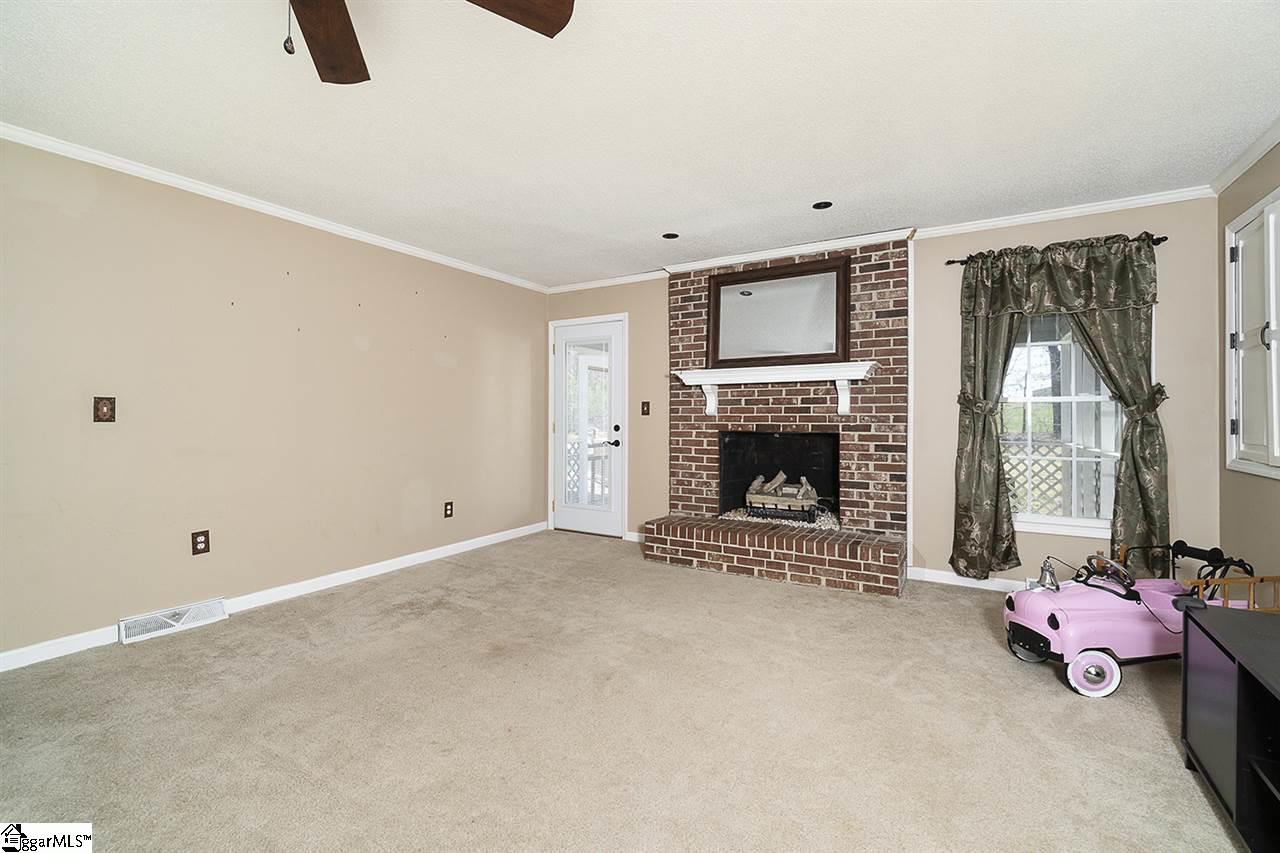 184 Mt Lebanon Church Road Greer, SC 29651 - Photo 4 of 36