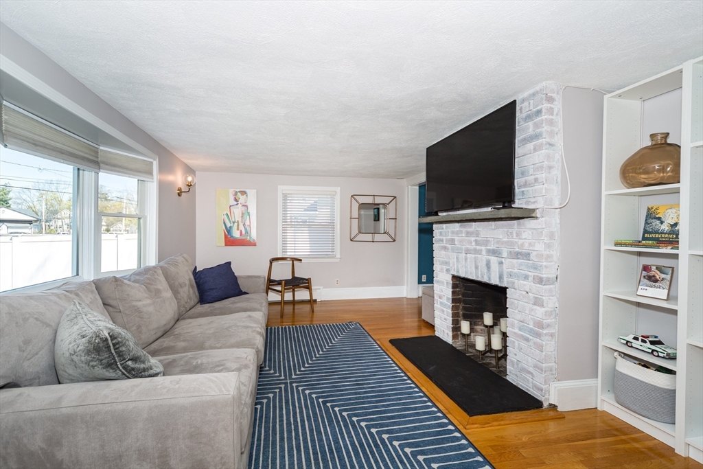 938 Webster Street Needham, MA 02492 - Photo 3 of 19 Gallery Image 3