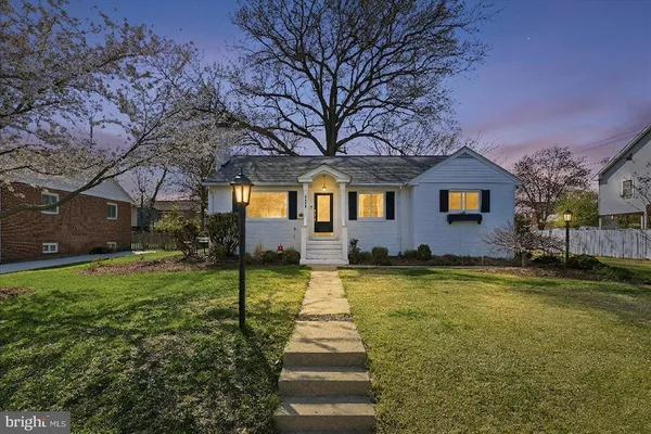 $695,000 | 6020 Amherst Avenue, Springfield, VA 22150