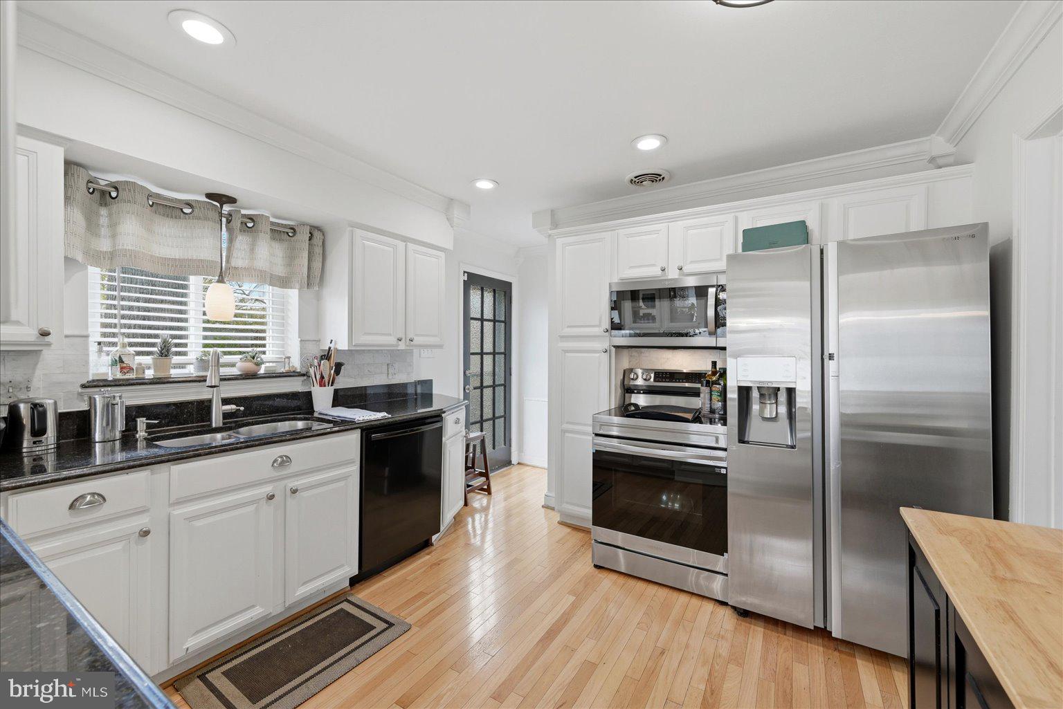 6020 Amherst Avenue Springfield, VA 22150 - Photo 13 of 56 Gourmet kitchen