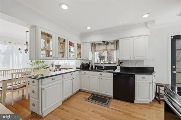 $695,000 | 6020 Amherst Avenue, Springfield, VA 22150