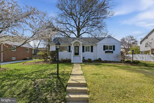 $695,000 | 6020 Amherst Avenue, Springfield, VA 22150