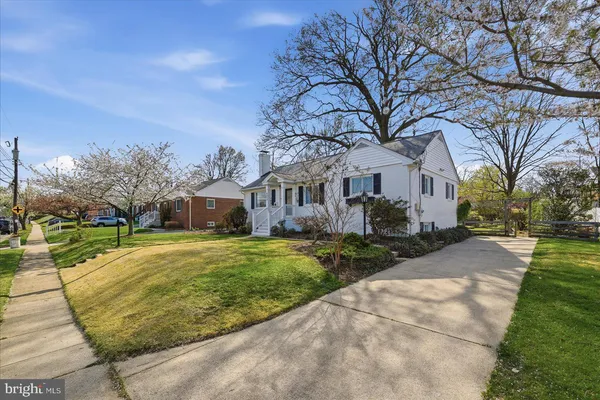 $695,000 | 6020 Amherst Avenue, Springfield, VA 22150