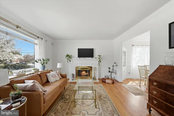 $695,000 | 6020 Amherst Avenue, Springfield, VA 22150