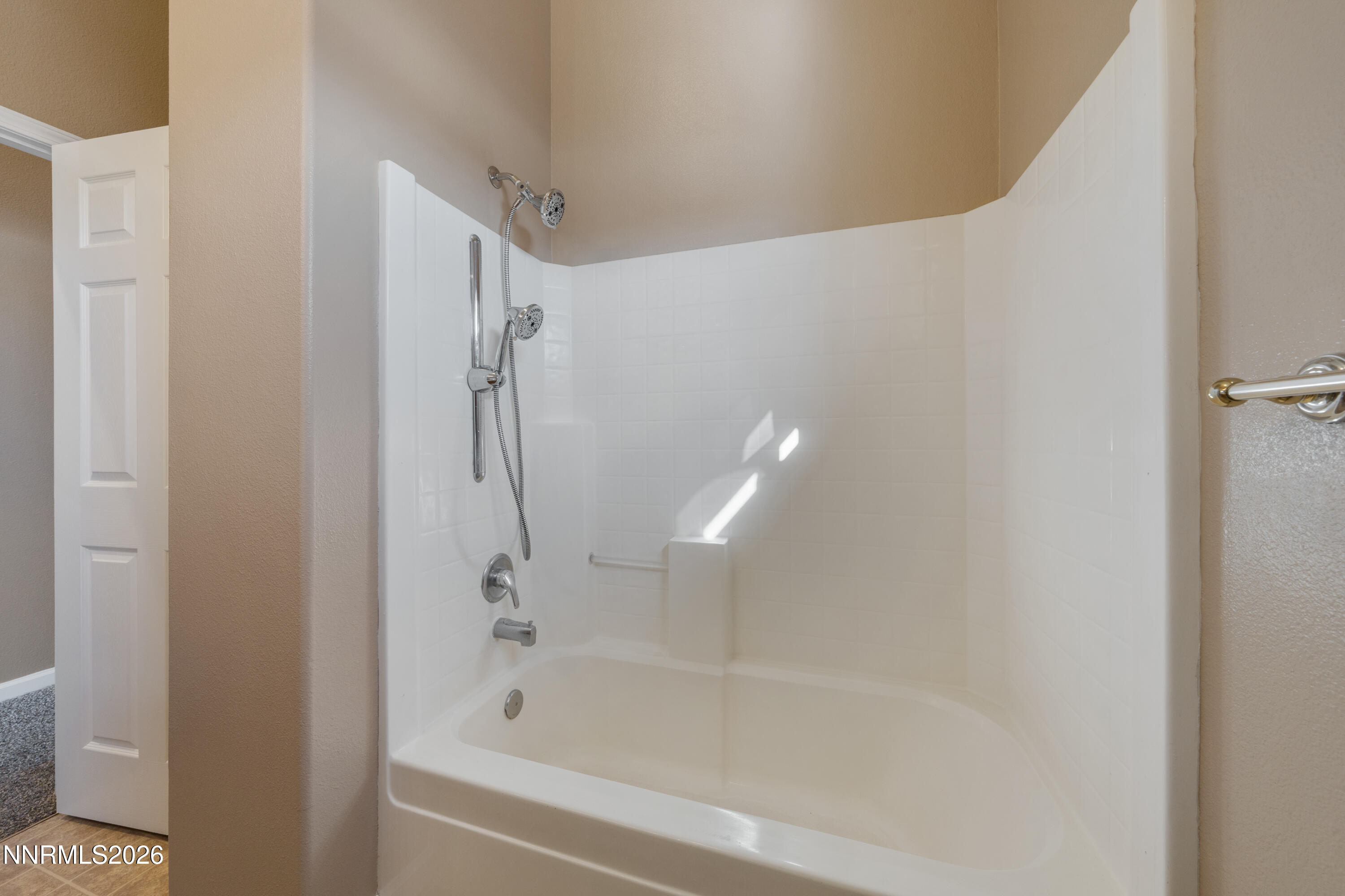 794 Mallard Way Fernley, NV 89408 - Photo 26 of 36 a close view of a bathtub in bathroom