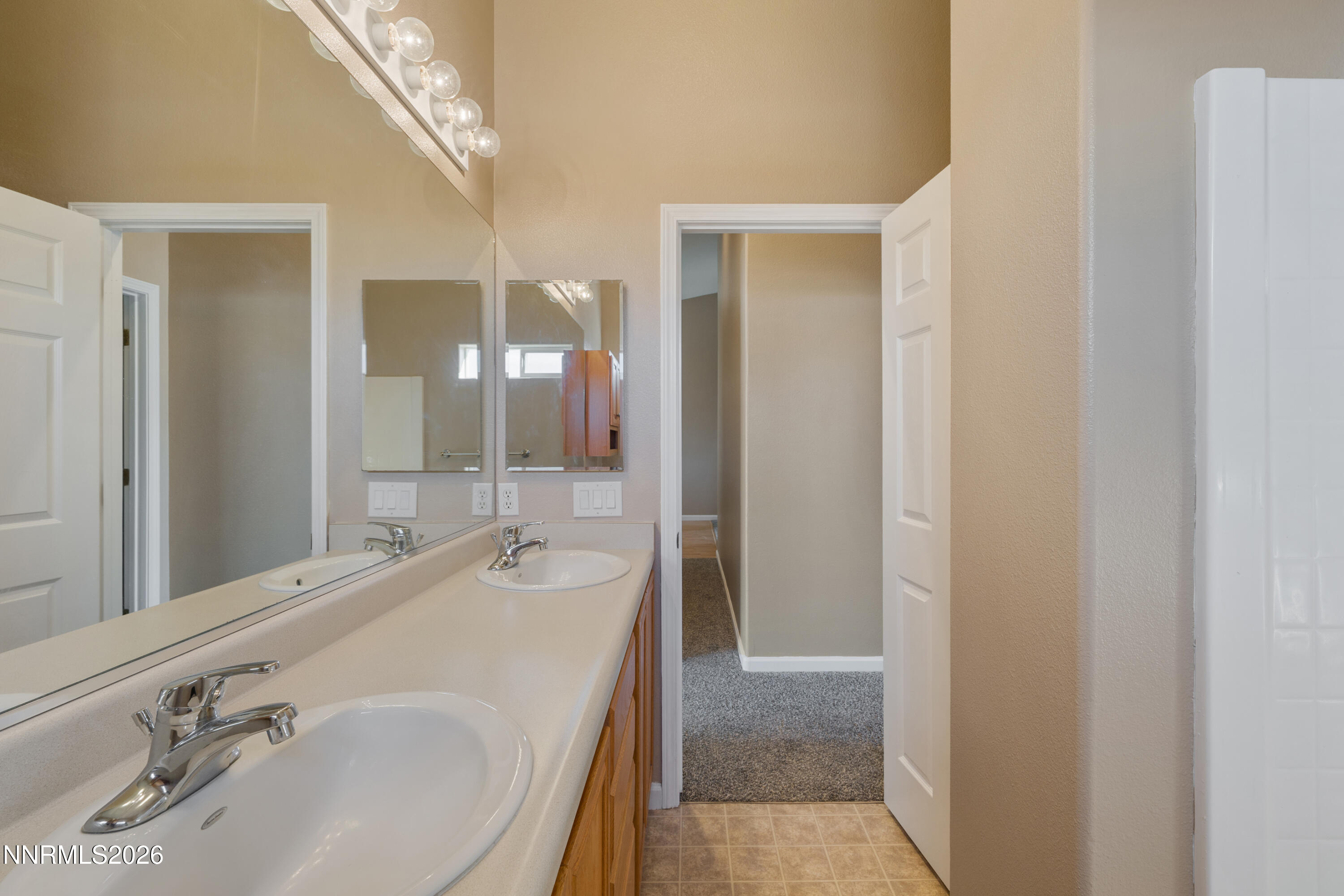 794 Mallard Way Fernley, NV 89408 - Photo 27 of 36 a bathroom with a tub sink and mirror