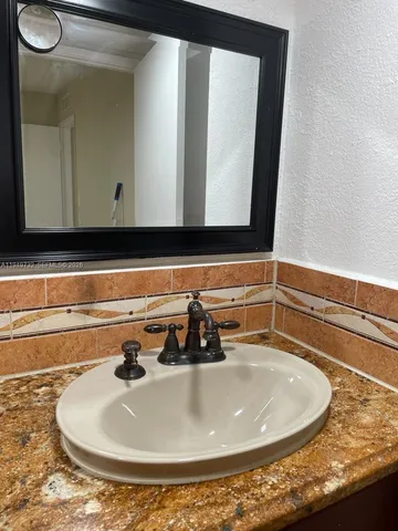 $2,000 | 7075 Northwest 186th Street, Unit C505, Hialeah, FL 33015