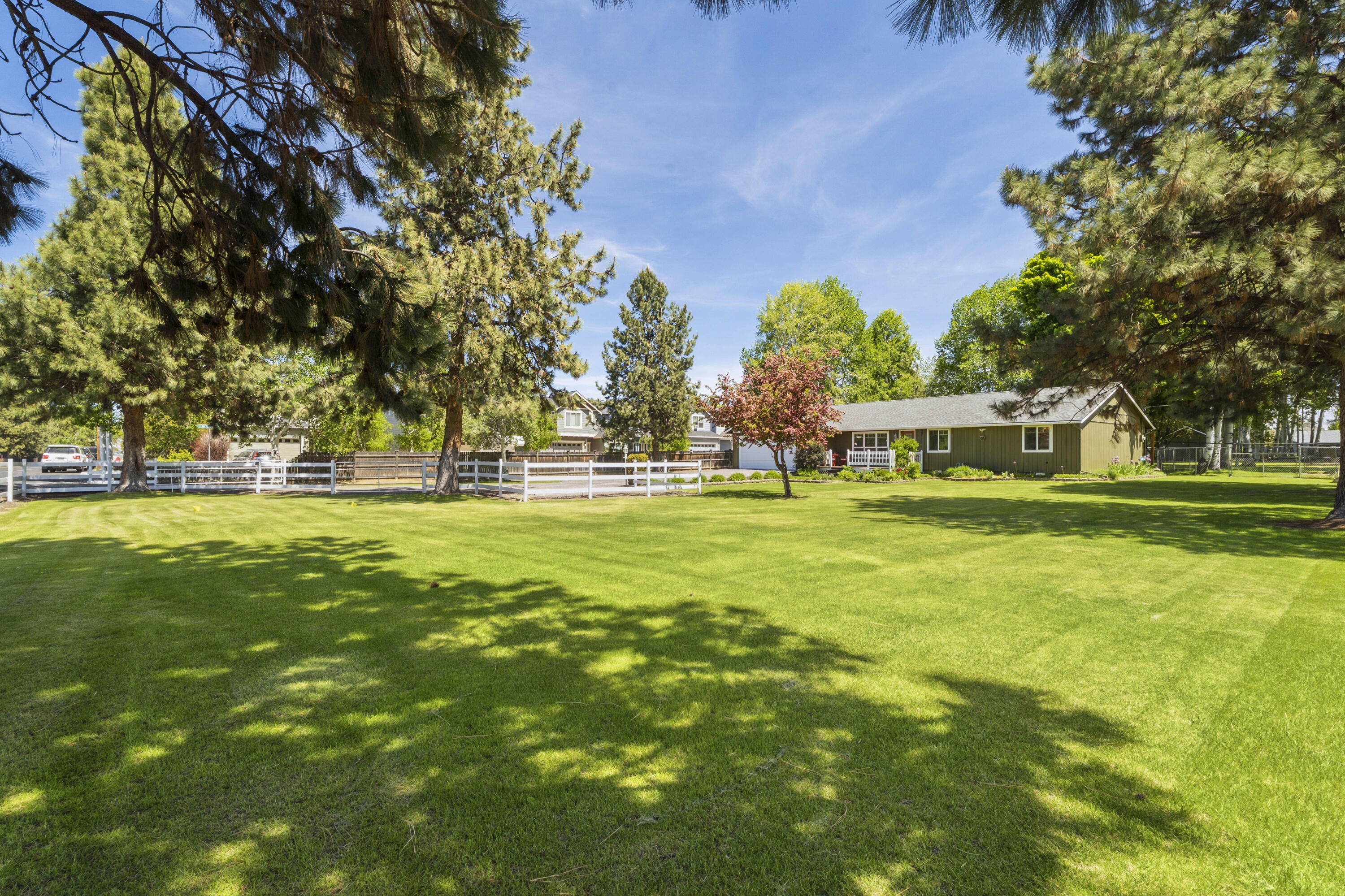 61908 Pettigrew Road Bend, OR 97702 - Photo 44 of 62 27-Exterior