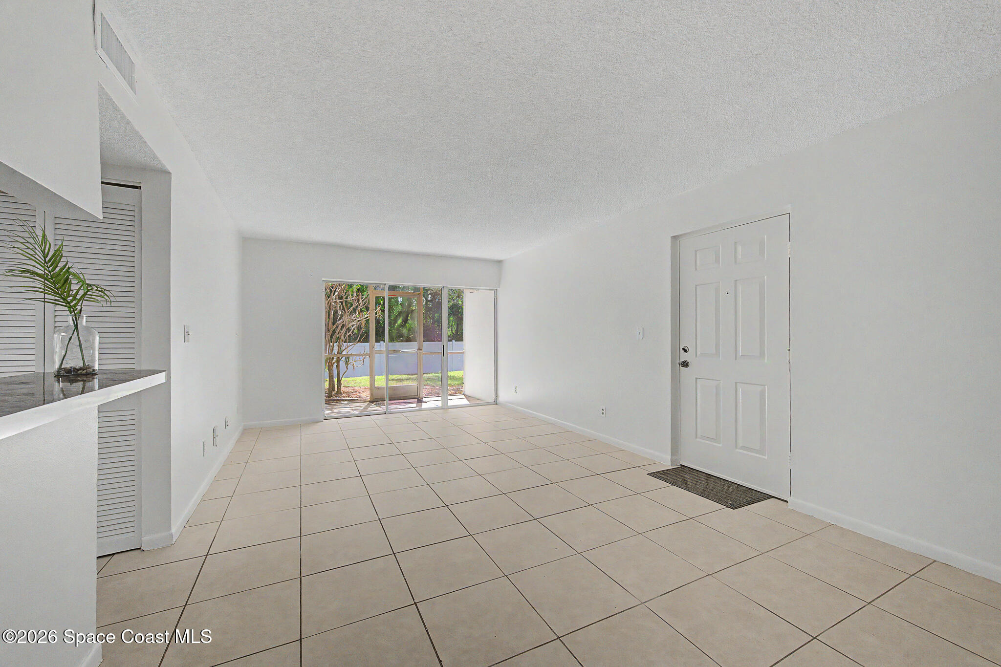 1641 Sunny Brook Lane, Unit C104 Palm Bay, FL 32905 - Photo 4 of 37 Living Room