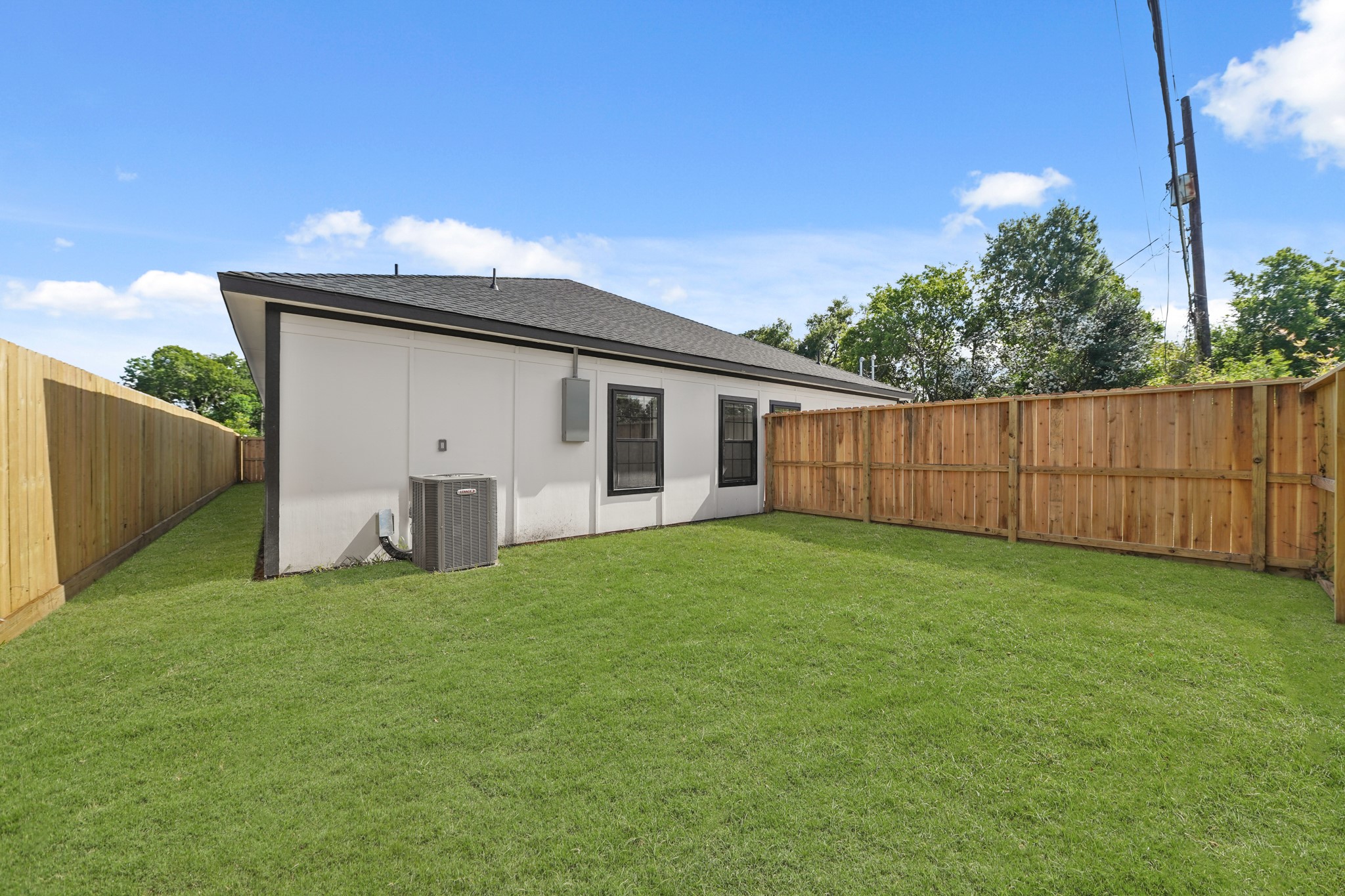 6206 Lyndhurst Drive, Unit AB Houston, TX 77087 - Photo 13 of 14 a house view with a backyard space