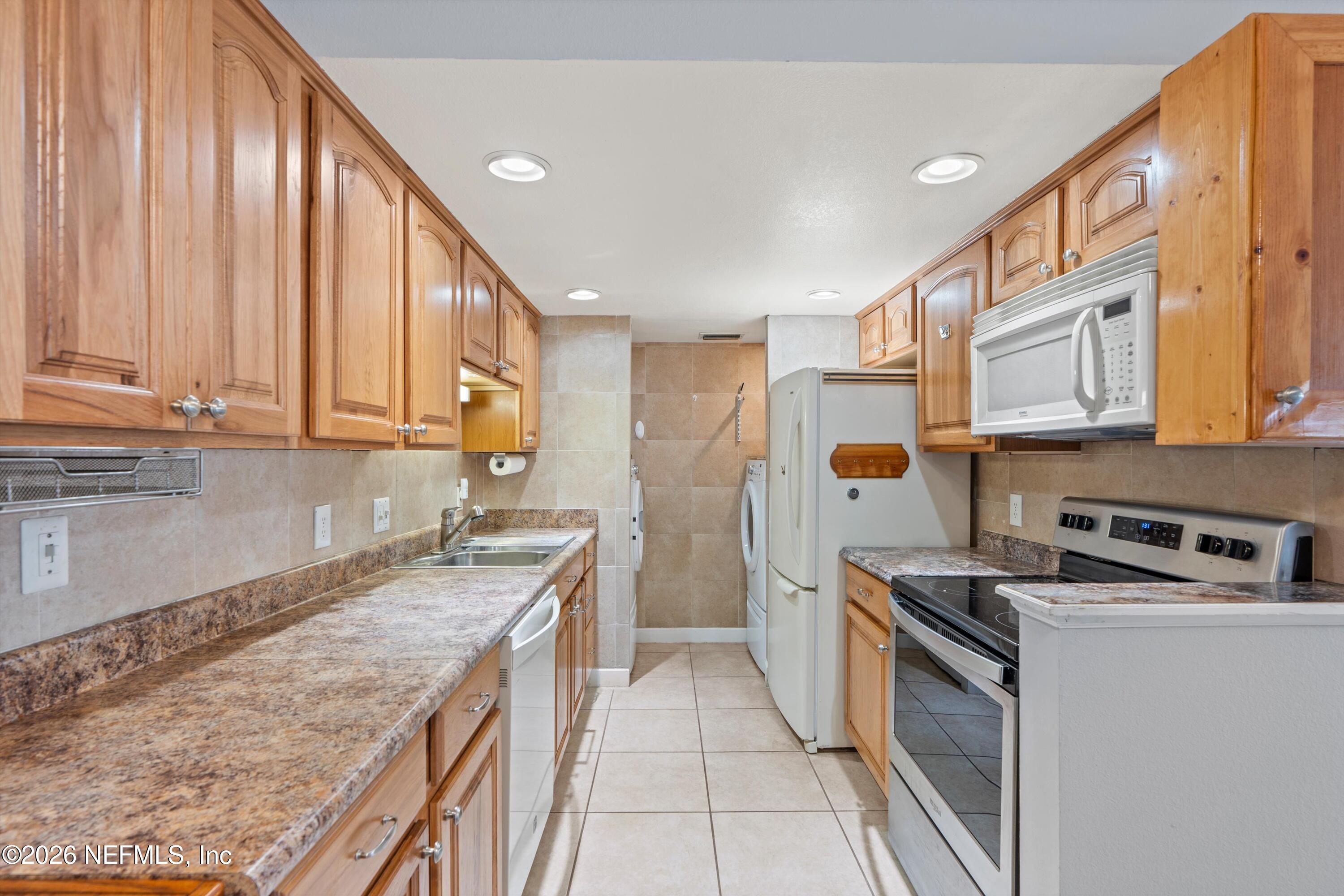 3737 Loretto Road, Unit 803 Jacksonville, FL 32223 - Photo 9 of 25 11-Kitchen 2