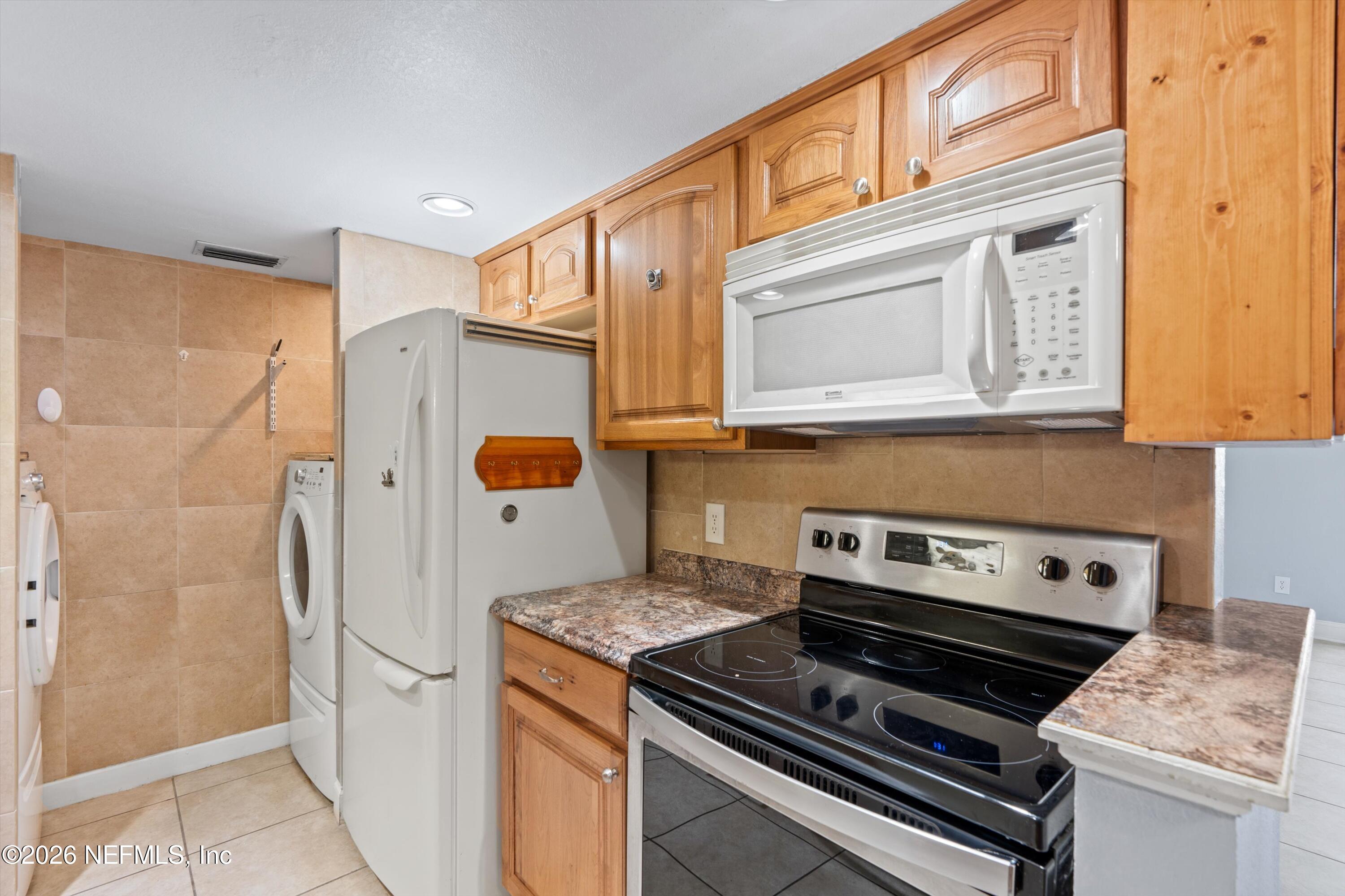 3737 Loretto Road, Unit 803 Jacksonville, FL 32223 - Photo 10 of 25 12-Kitchen 3