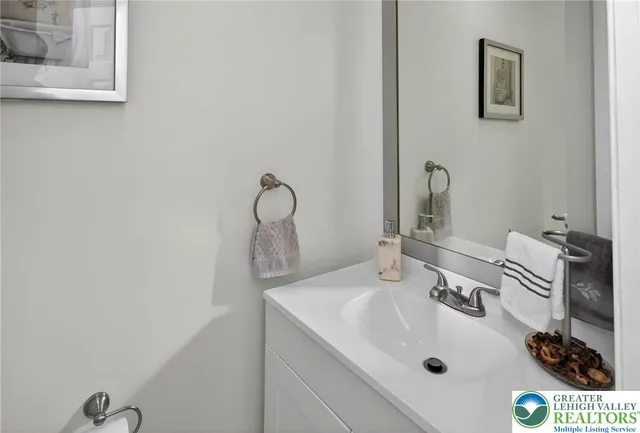 $349,900 | 122 Cranberry Drive, Blakeslee, PA 18610