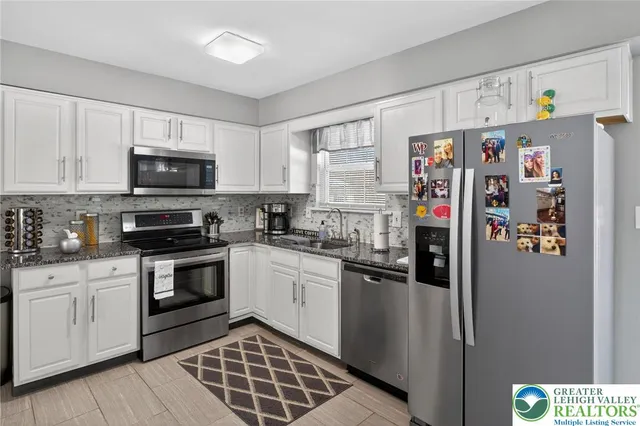 $349,900 | 122 Cranberry Drive, Blakeslee, PA 18610