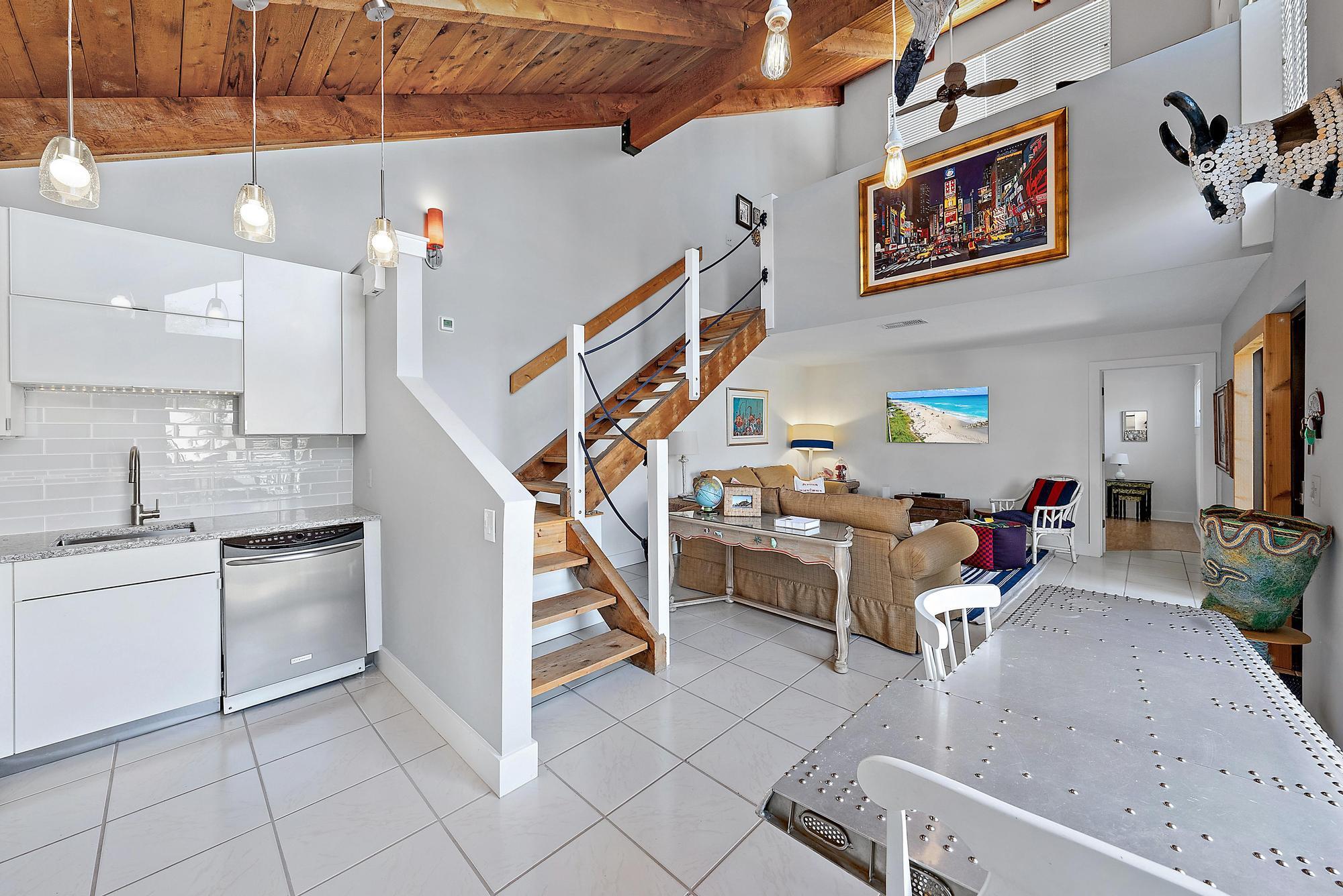 1605 Highway 1, Unit 16F Jupiter, FL 33477 - Photo 6 of 19 Living Room