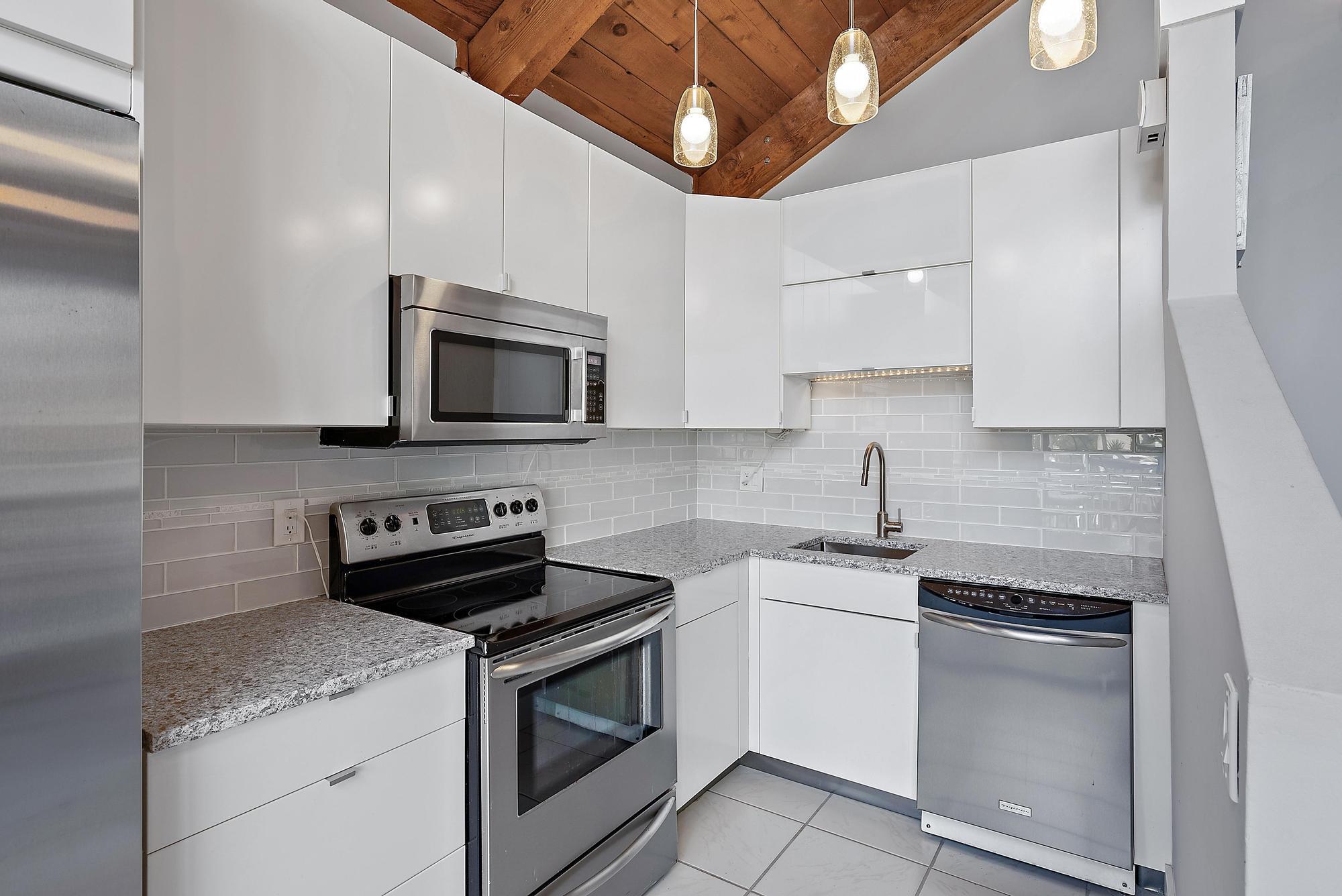 1605 Highway 1, Unit 16F Jupiter, FL 33477 - Photo 7 of 19 Kitchen