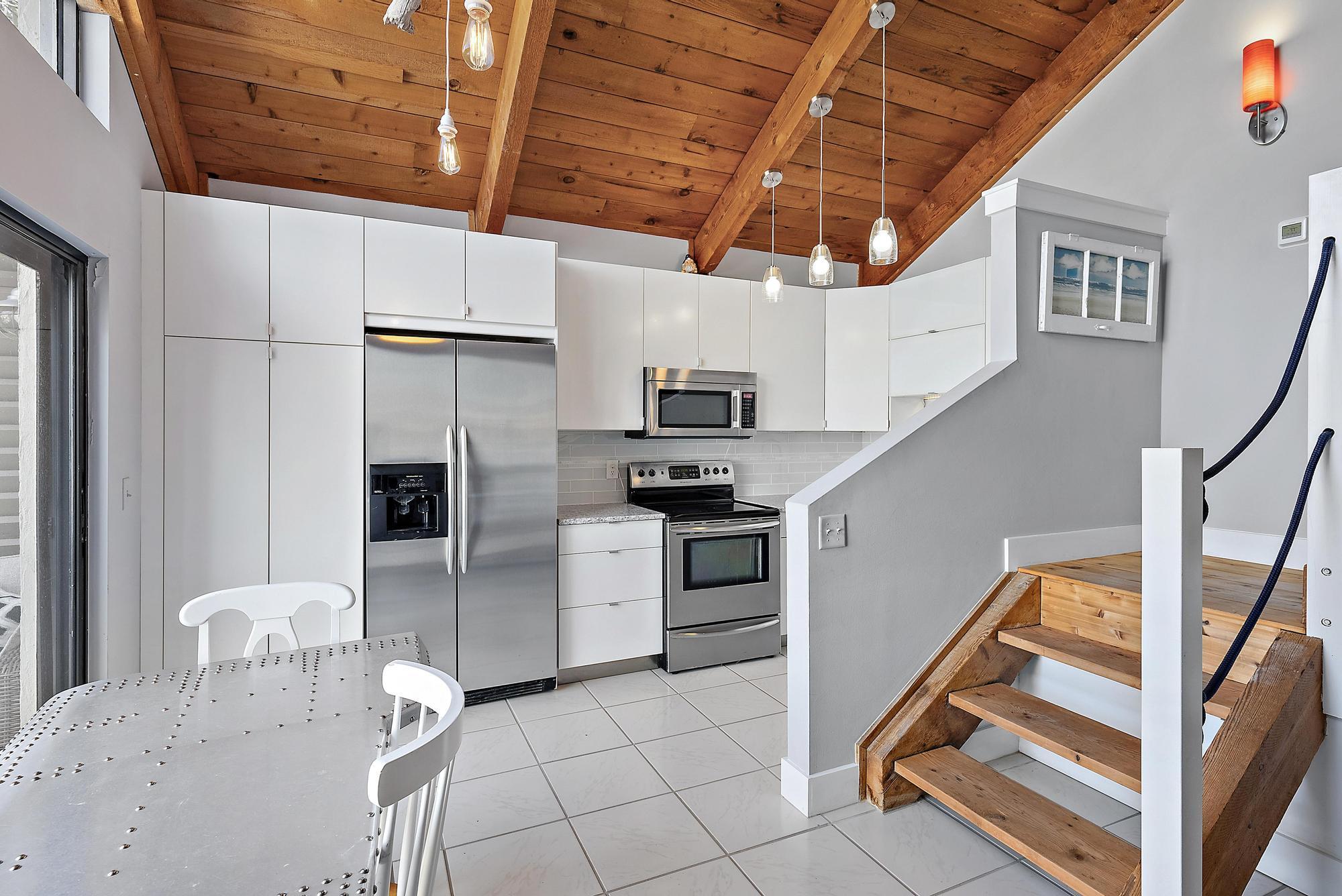 1605 Highway 1, Unit 16F Jupiter, FL 33477 - Photo 8 of 19 Kitchen