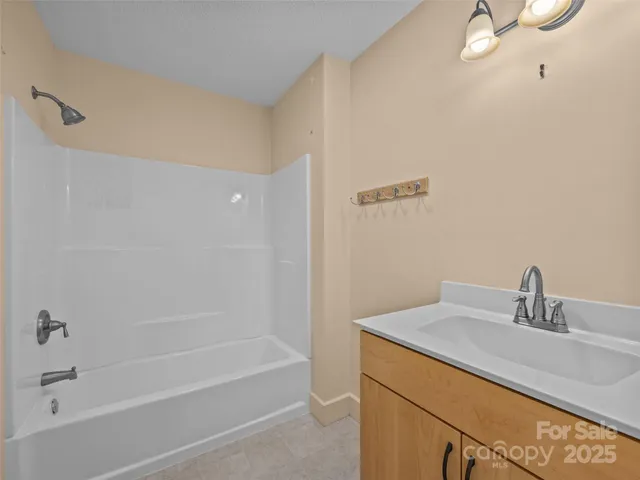 $600,000 | 127 Franklin Road, Swannanoa, NC 28778