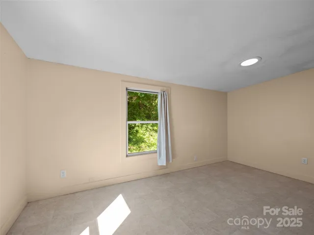 $600,000 | 127 Franklin Road, Swannanoa, NC 28778