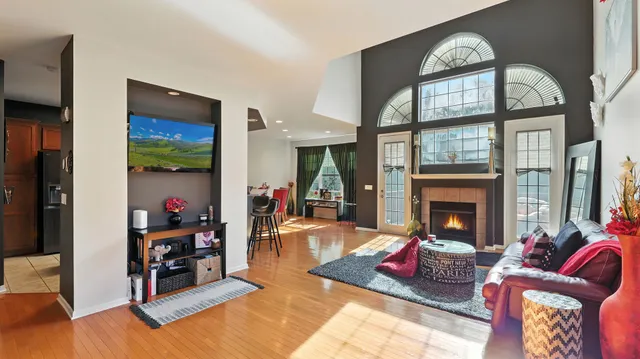 $412,000 | 156 River Mist Drive, Oswego, IL 60543