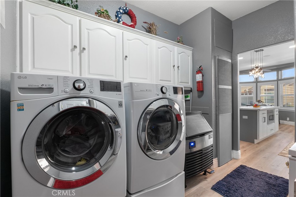 1188 Beach Drive Needles, CA 92363 - Photo 20 of 41 a utility room with dryer and washer