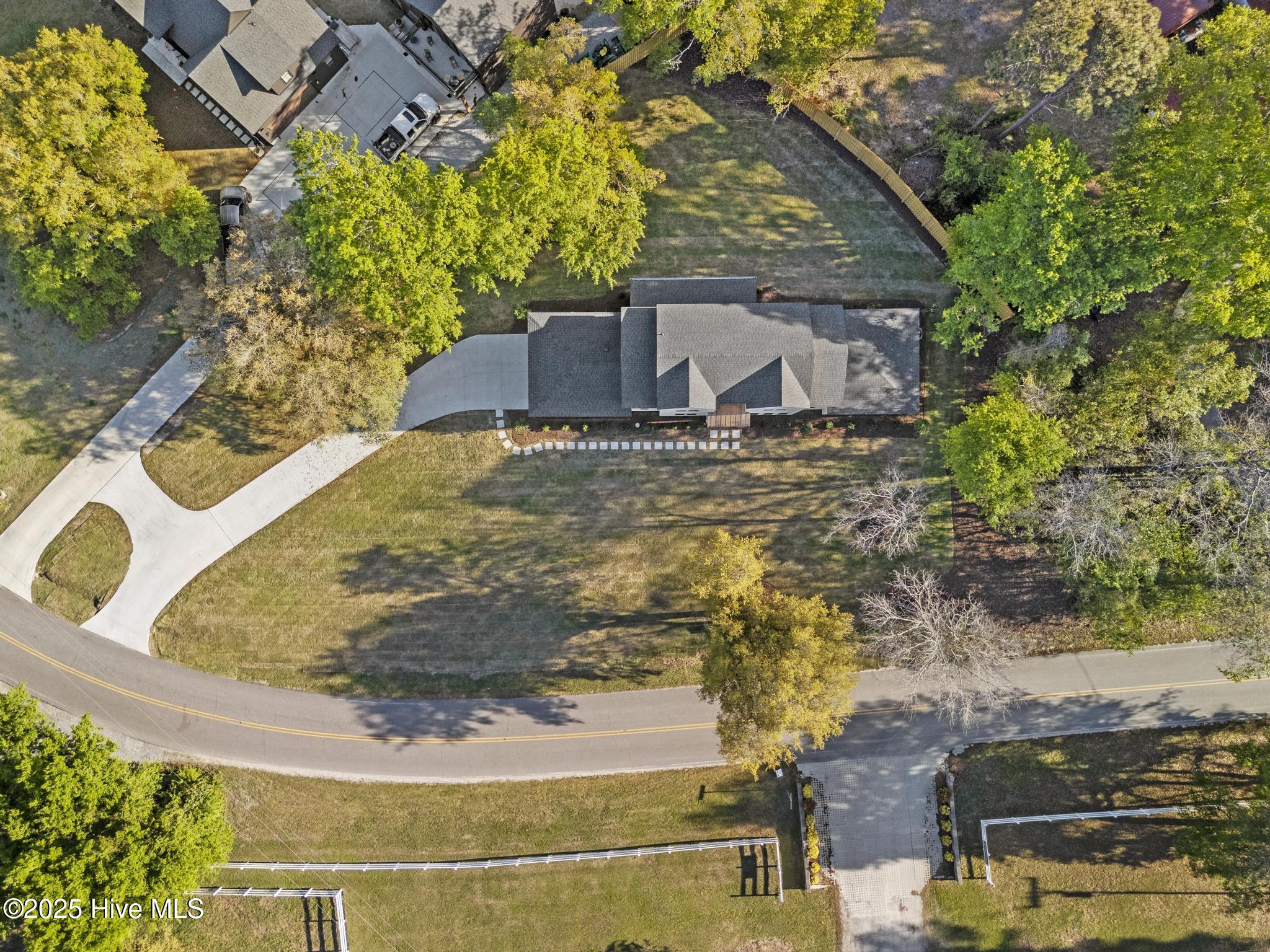 2324 Sloop Point Road Hampstead, NC 28443 - Photo 7 of 64 DJI_20250416175353_0031_D