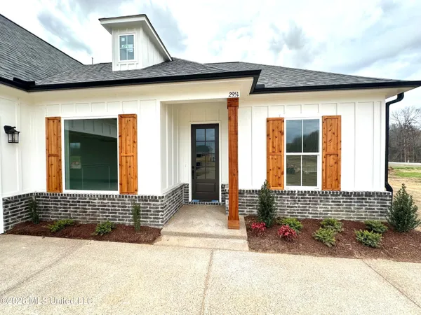 $389,900 | 2951 Eden Lane, Nesbit, MS 38651