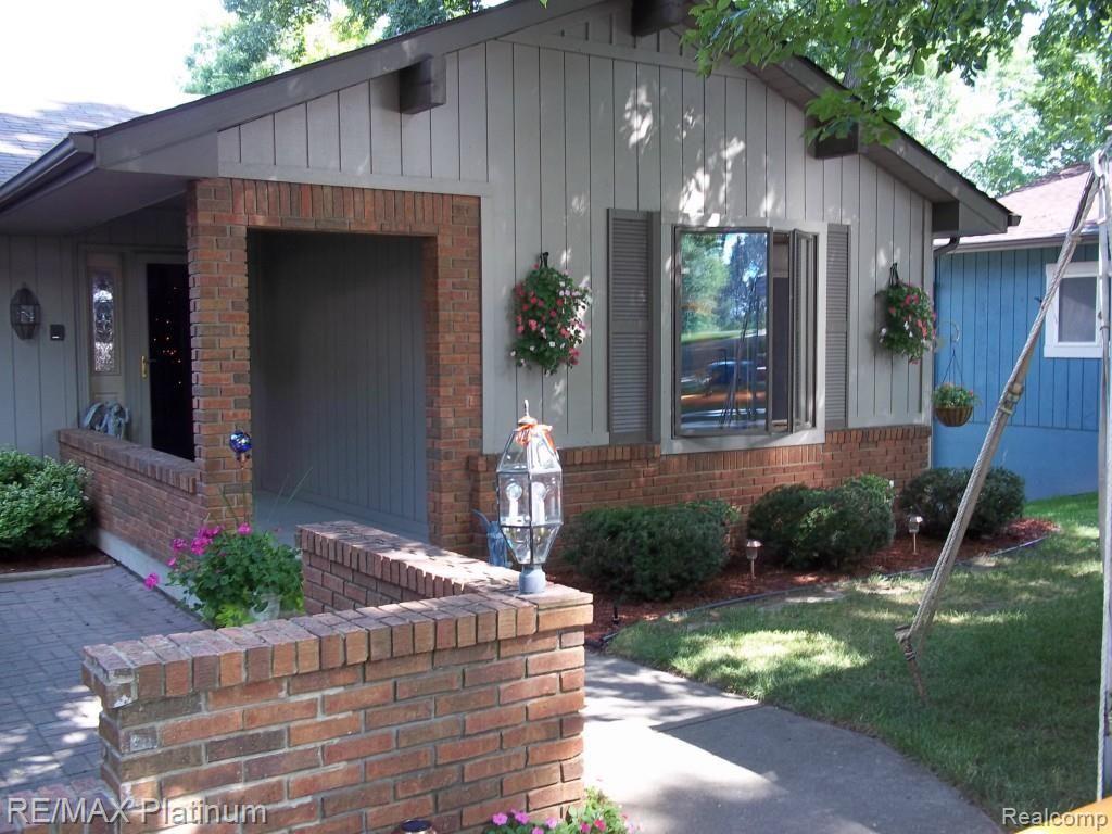 15470 Jennings Road Fenton, MI 48430 - Photo 2 of 26 5.jpg