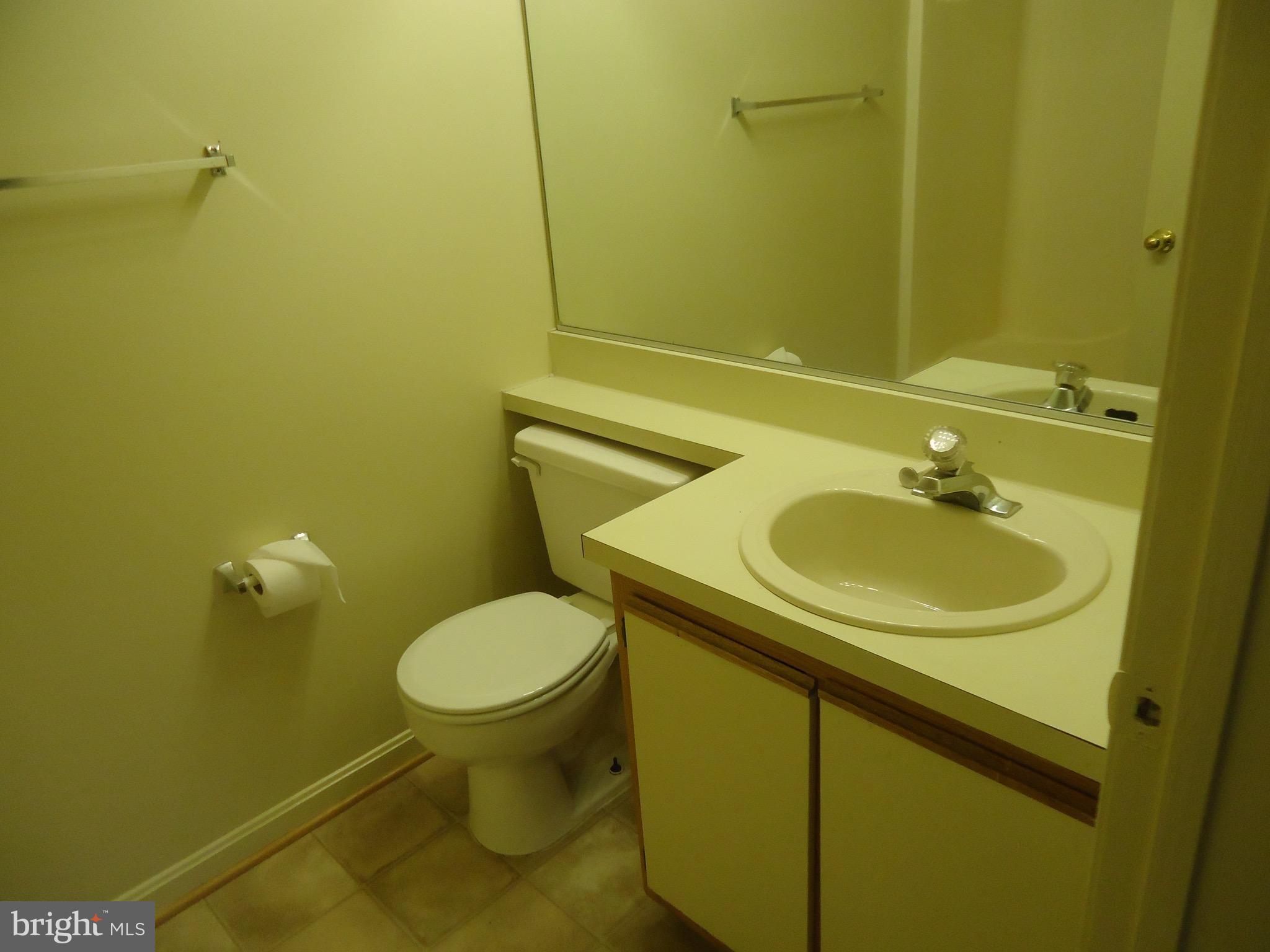 604 Moonglow Road, Unit 201 Odenton, MD 21113 - Photo 5 of 17 Bath (Master)