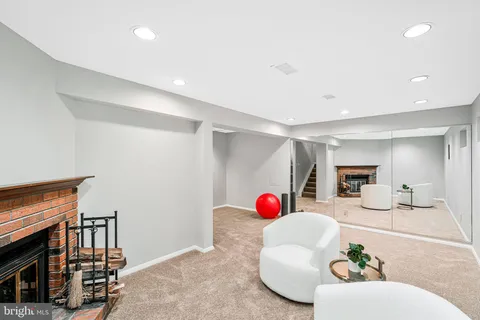 $795,000 | 2038 Brooks Square Place, Falls Church, VA 22043