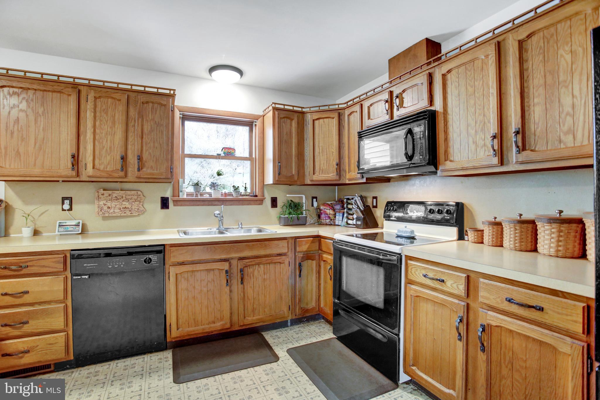 886 Maple Grove Road Mohnton, PA 19540 - Photo 8 of 43 Gallery Image 8