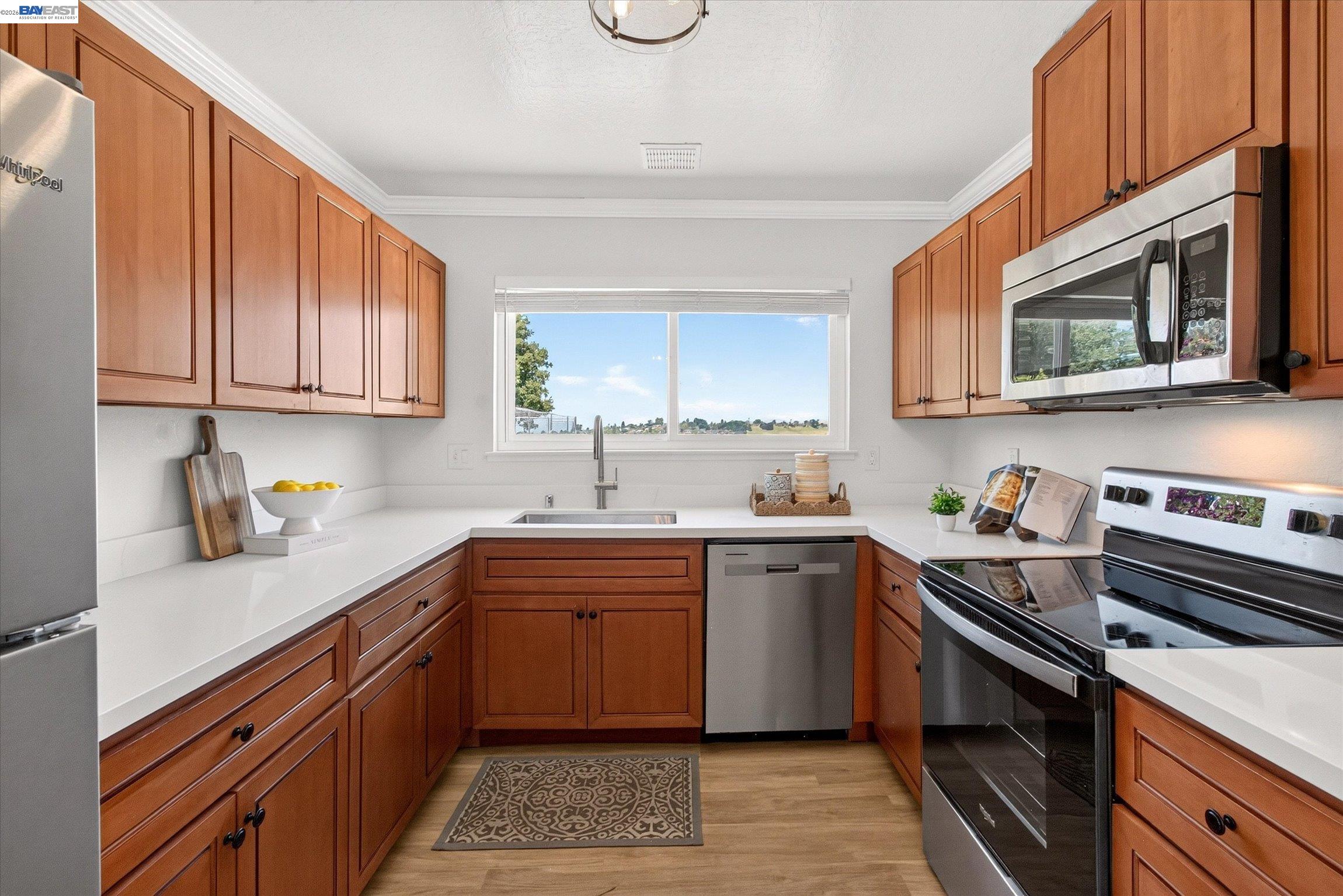 295 Iris Road Hercules, CA 94547 - Photo 13 of 31