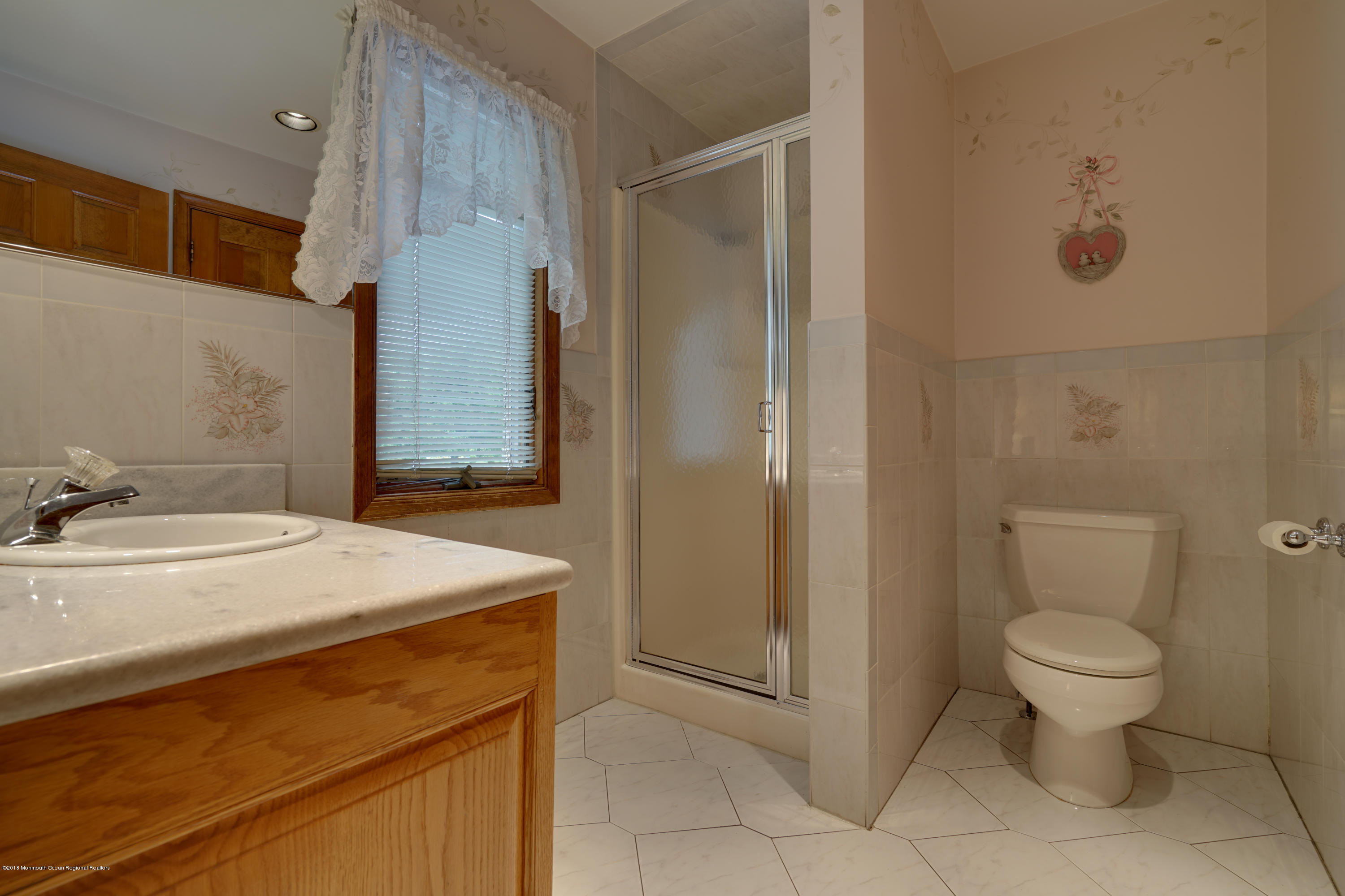 18 Riverside Lane Holmdel, NJ 07733 - Photo 23 of 53 1st Floor Bedroom Suite Bathroom